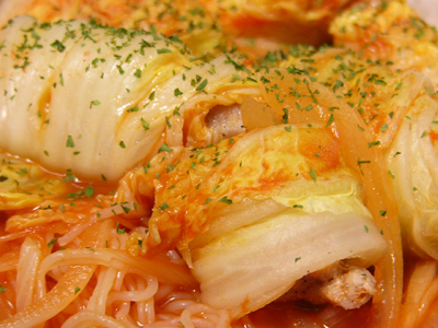 レンジで作る蒸し料理「ロール白菜コンスパトマトソース仕立て」アップ