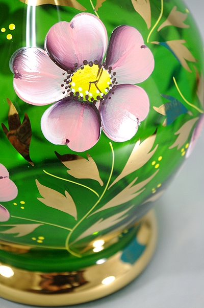 ボヘミアガラス　グリーン花　花瓶