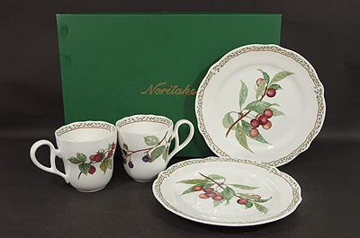 00034/　未使用　ペアマグカップ　Noritake ロイヤルオーチャード